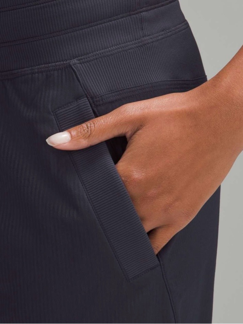 Lululemon Dance Studio Mid-Rise Pant Regular
in Black Night Size 6 - Picture 4 of 16